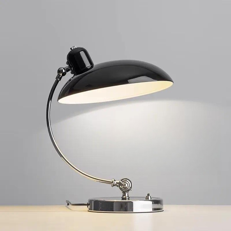 Solar Lamp - Moderne draadloze bureaulamp met een klassiek,